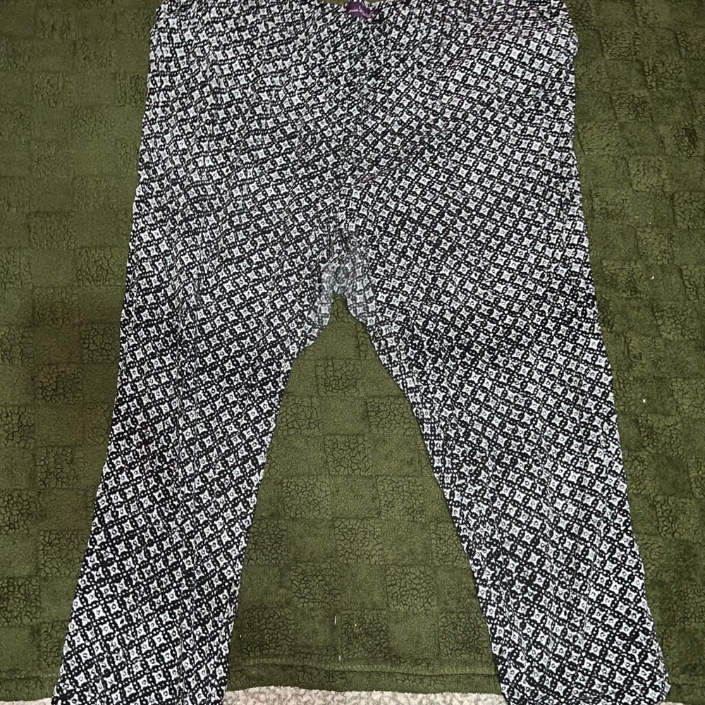 Chic Black and White Patterned Pants